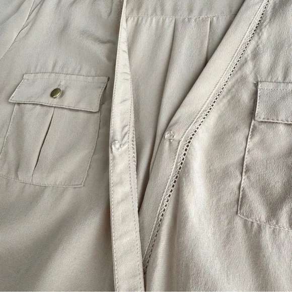 WHBM Silk Utility Blouse Size 4 Tan Long Sleeve Surplice V Neck High Low Casual - Picture 5 of 14